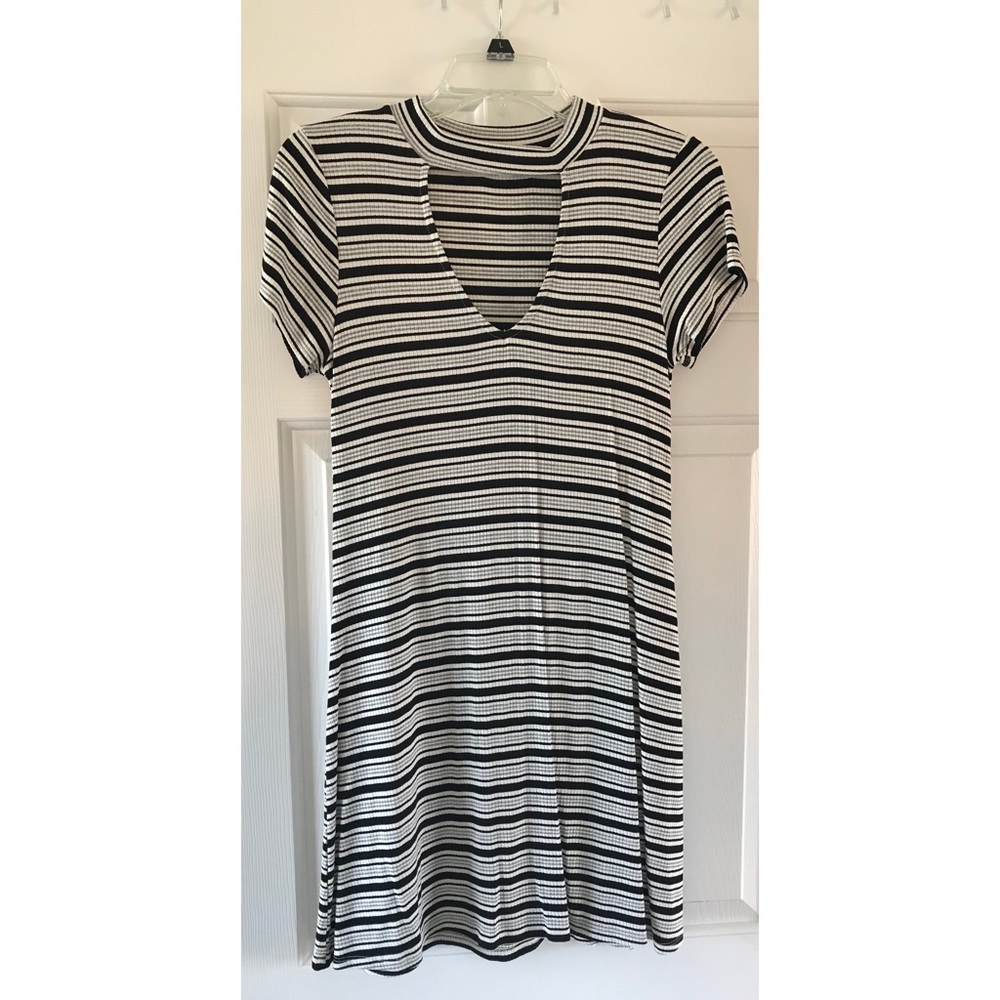 BLACK AND WHITE STRIPED COMFY DRESS